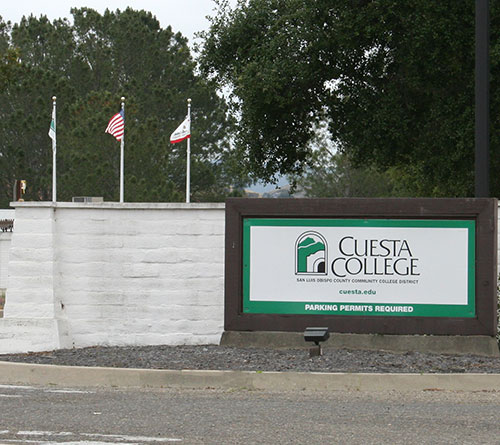 The front entrance to Cuesta College in Sna Luis Obispo, CA.