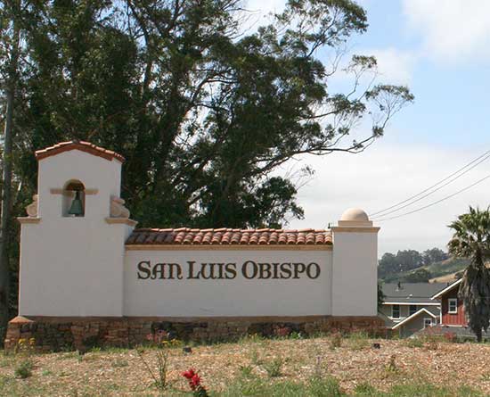 A picture of the San Luis Obispo City sign entering town.