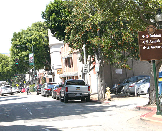 A picture of downtown San Luis Obispo looking west down Higuera Street.